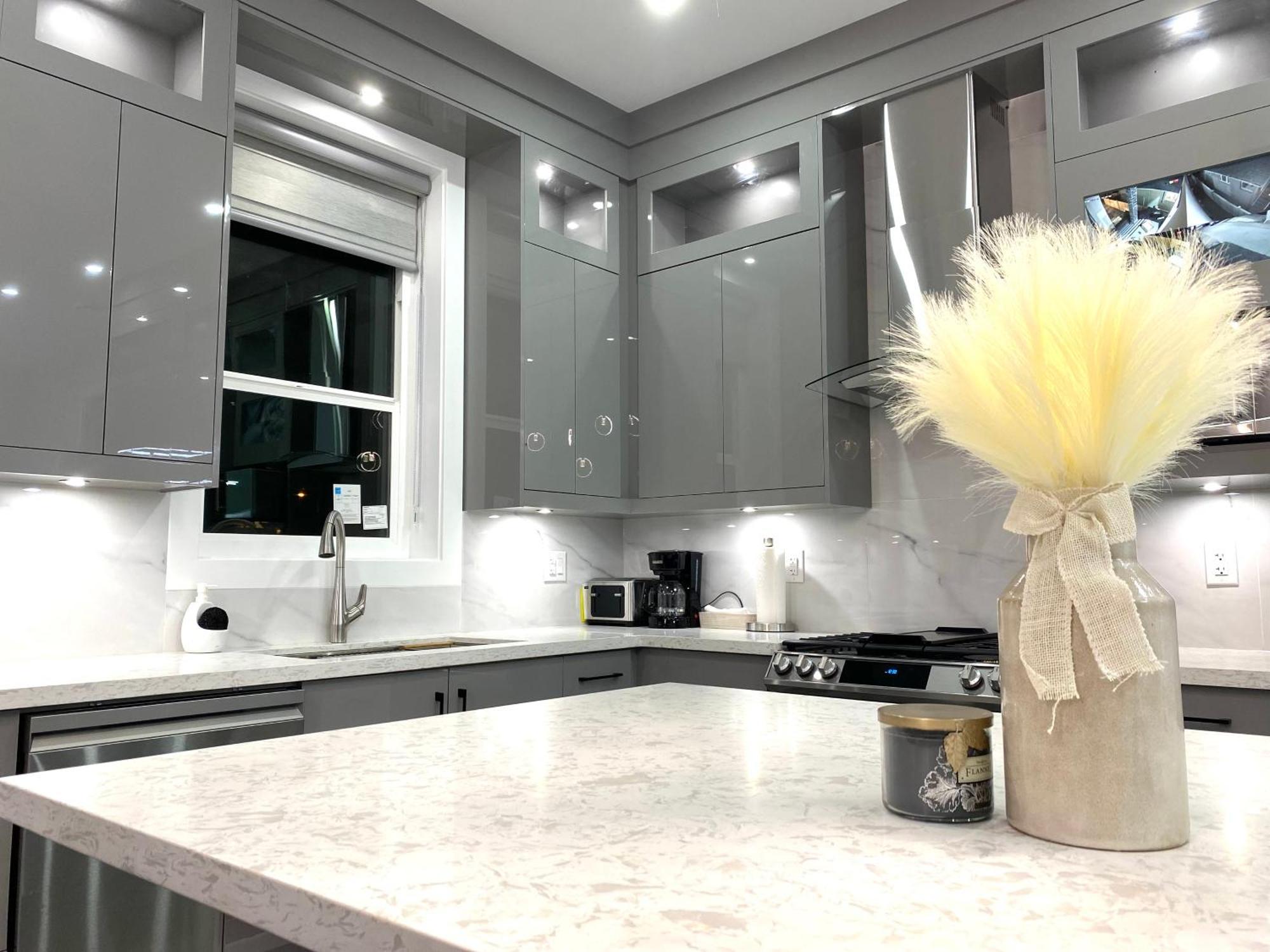 Modern And New House Near Pne With Big Garden And Free Parking Apartment Vancouver Ngoại thất bức ảnh